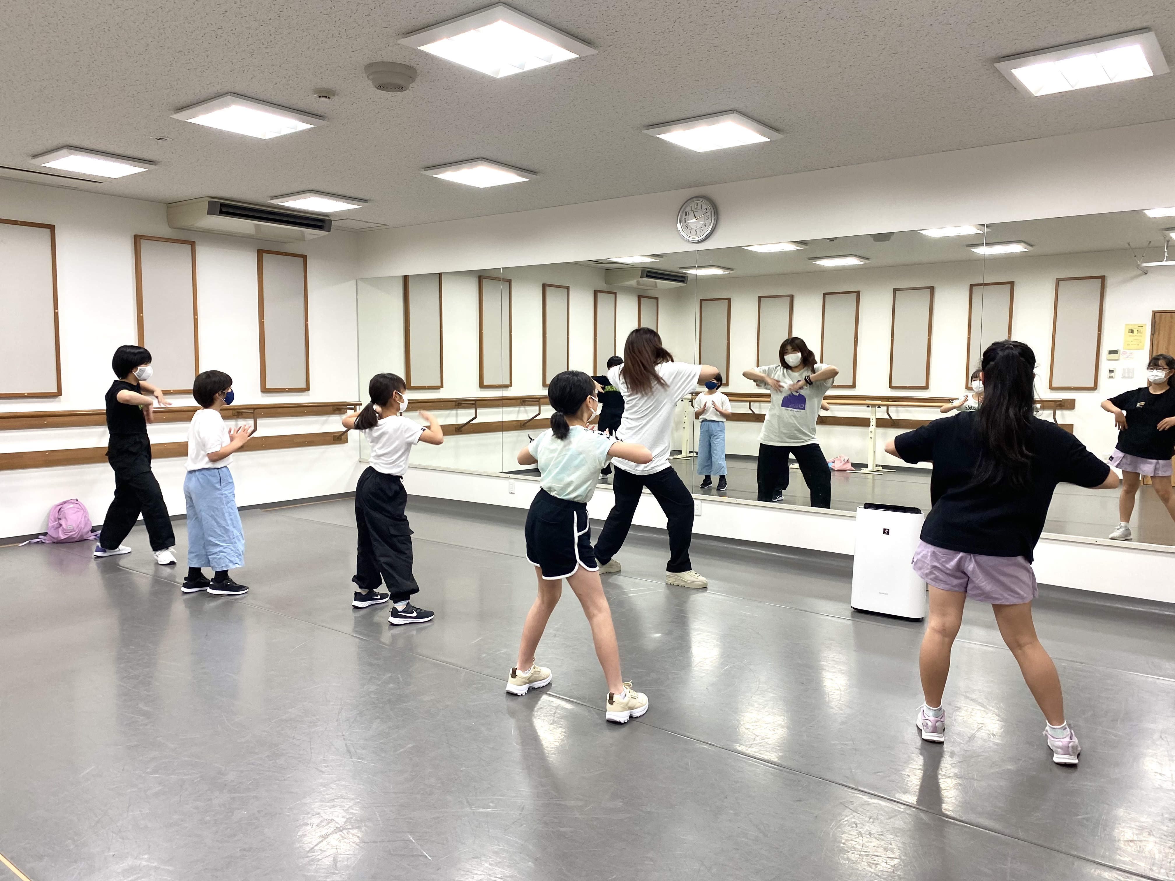 K-POPダンス　(月3回・小学3年生～中学生対象)